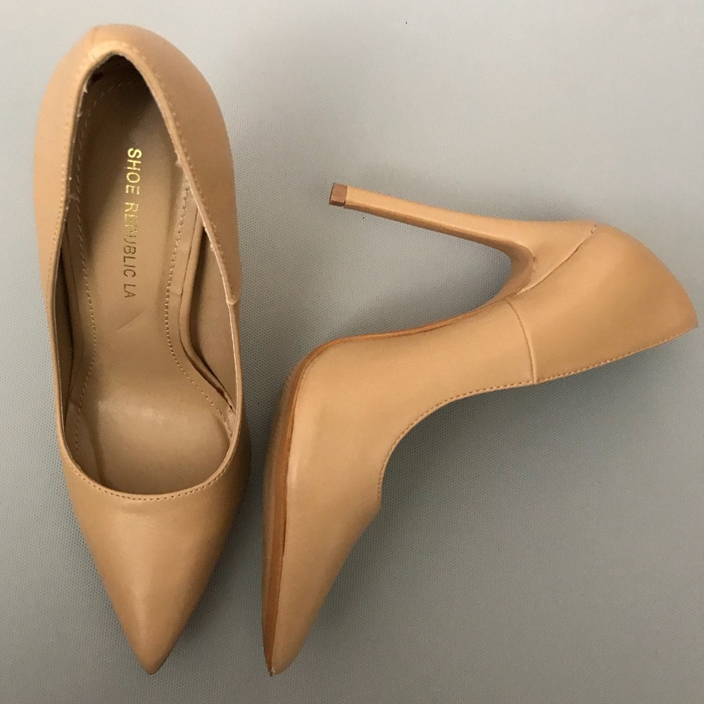 Nude Pointed Pumps